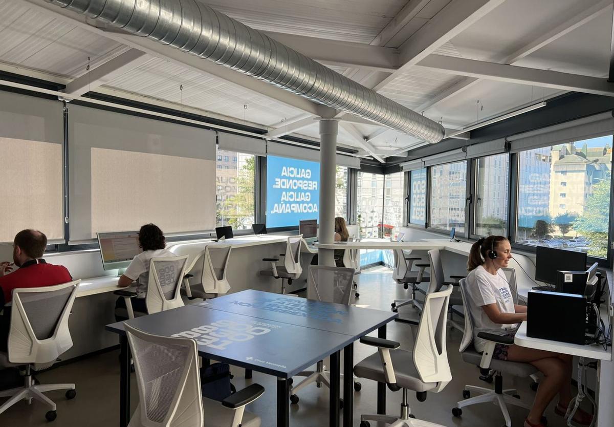 Foto de trabajadores de Cruz Roja.