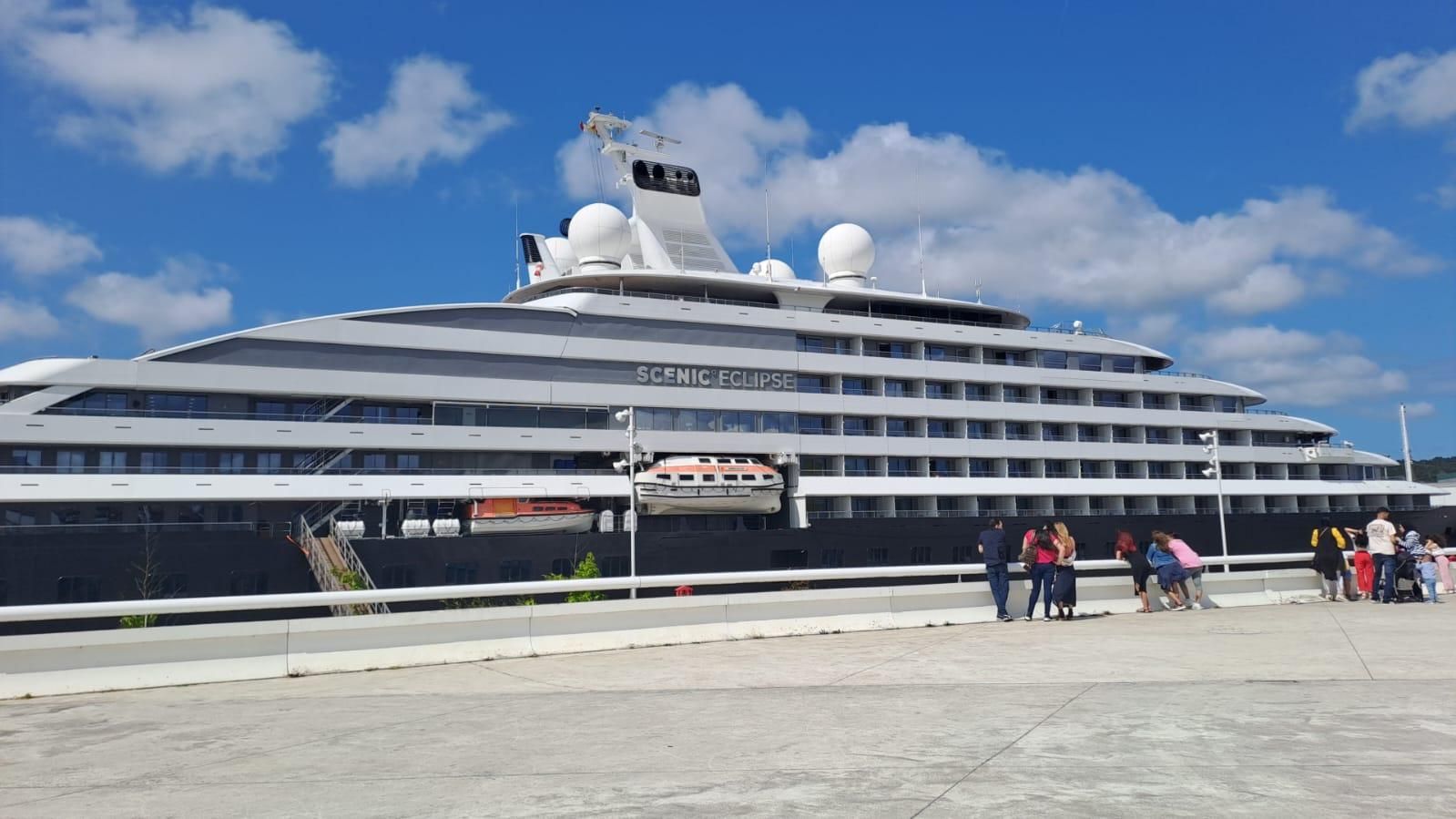 EN IMÁGENES: El impresionante crucero de lujo "Scenic Eclipse" en Avilés