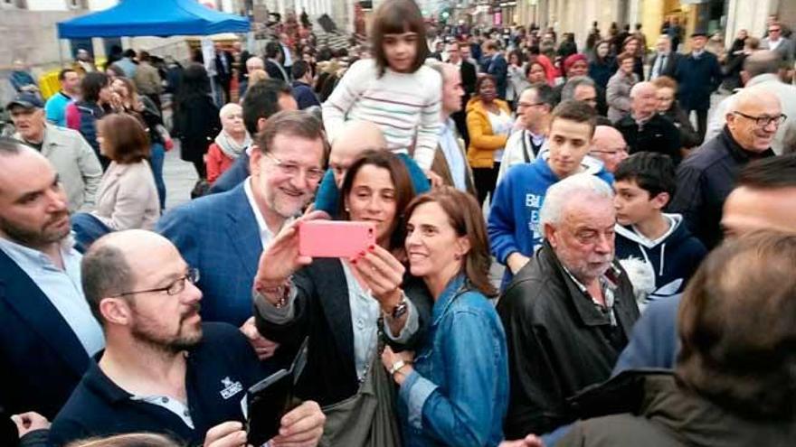 Mariano Rajoy, de &#039;selfies&#039; en Príncipe // JOSÉ LORES