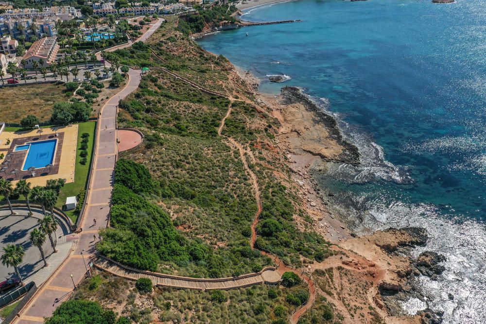 El Ayuntamiento de Orihuela ha invertido 32.000 euros en adecuar un sendero de 1,4 kilómetros en la microrreserva de flora de Punta de La Glea y ha presentado guía con las 56 especies de flora, muchas