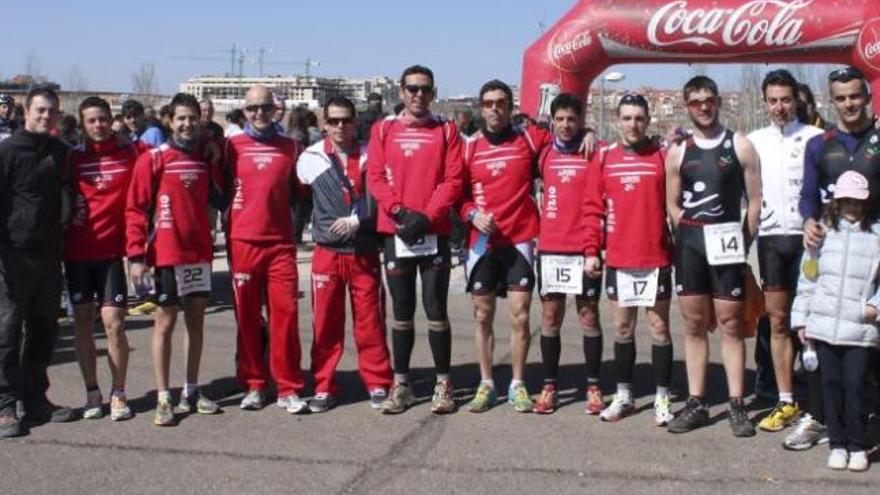 El equipo del Club Triathlon Zamora que compitió en Salamanca el pasado domingo.