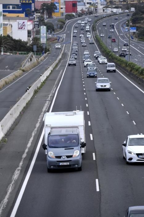 21-04-19 GRAN CANARIA.  AUTOPISTA GC-1. TELDE. Fotos de coches en la autopista. Colas en la autovía de la gente de regreso a casa del sur. Fotos: Juan Castro.  | 21/04/2019 | Fotógrafo: Juan Carlos Castro