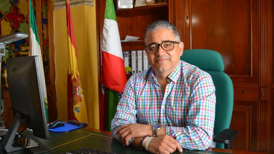 El alcalde de Fuente Palmera confirma también su positivo en covid