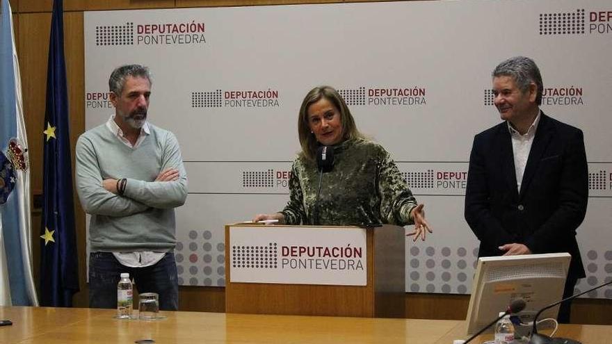 Pepe Solla, Carmela Silva y Santos Héctor, ayer en rueda de prensa en la Diputación de Pontevedra. // FdV