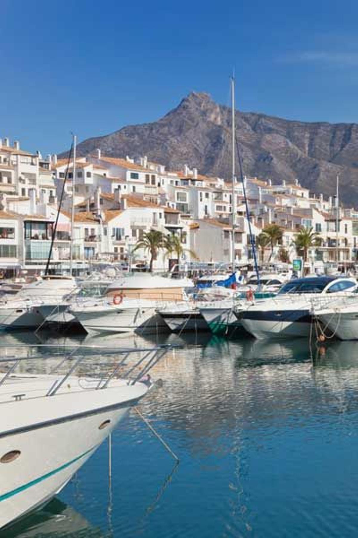 Atracar en Puerto Banús