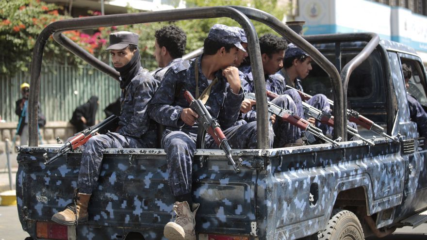 Policías en Yemen.