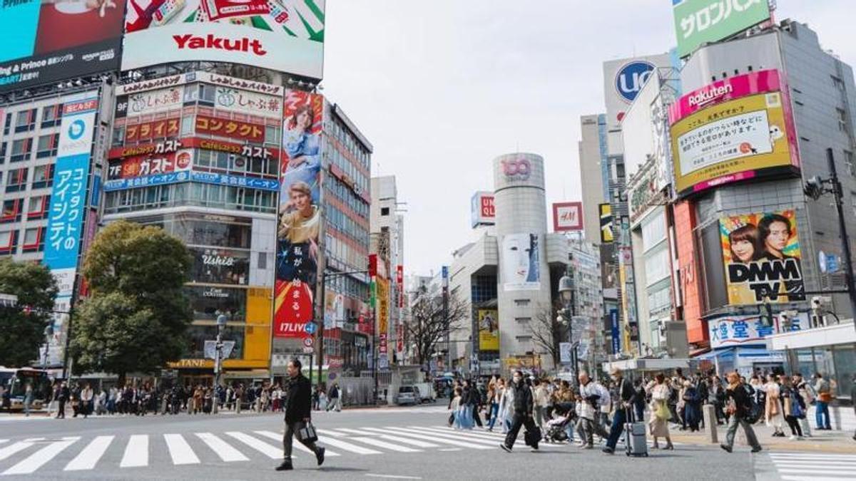 Calles comerciales en Shibuya (Tokio, Japón).