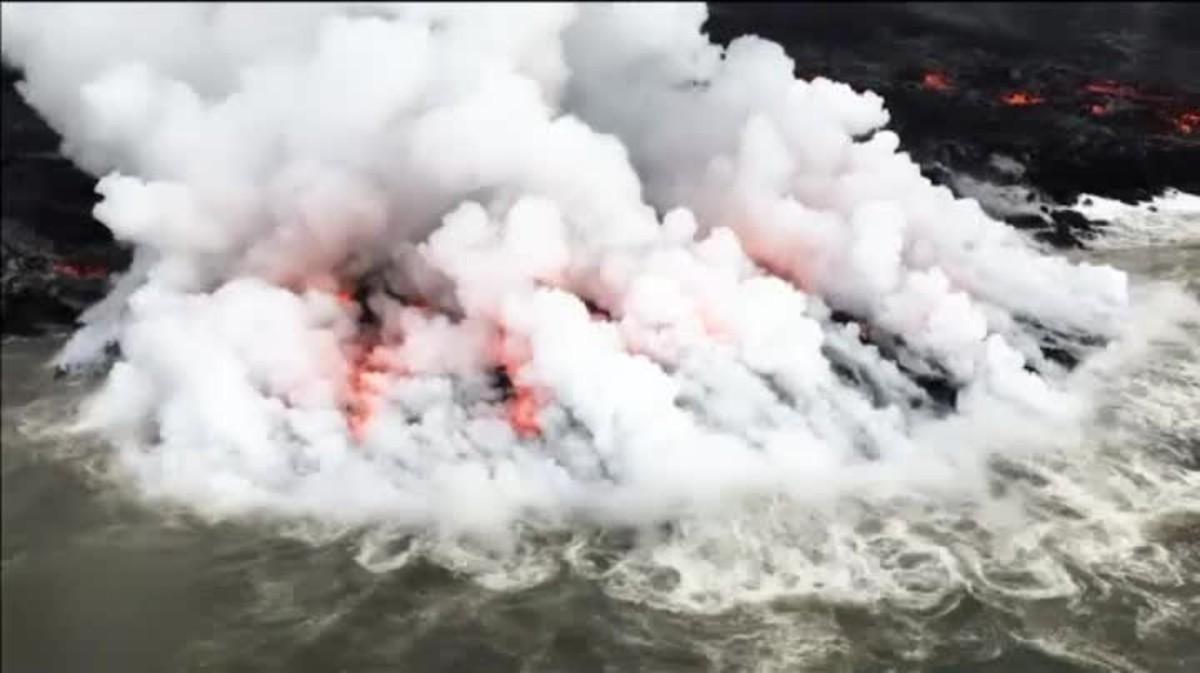 Las autoridades de Hawai siguen en alerta por la actividad del volcán.