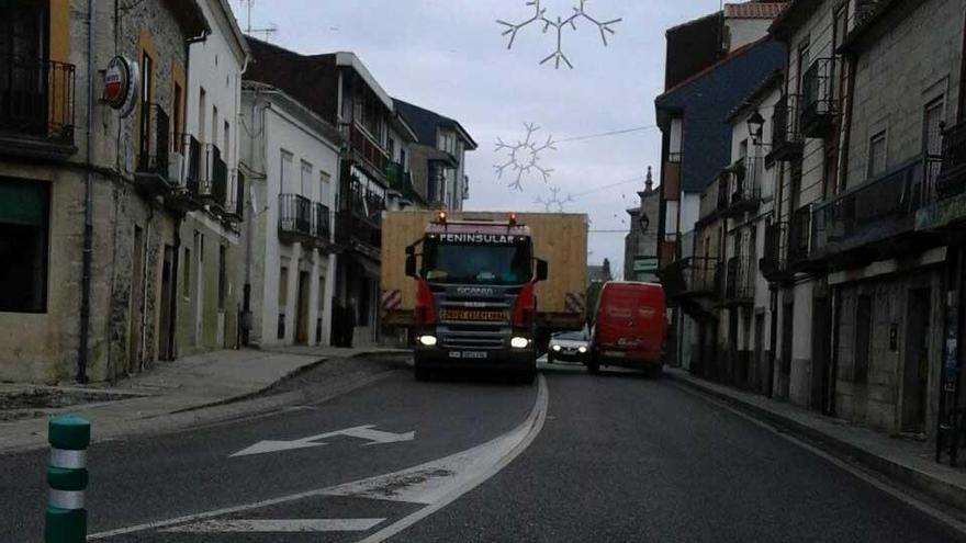 El vehículo de transporte especial circula hacia Portugal