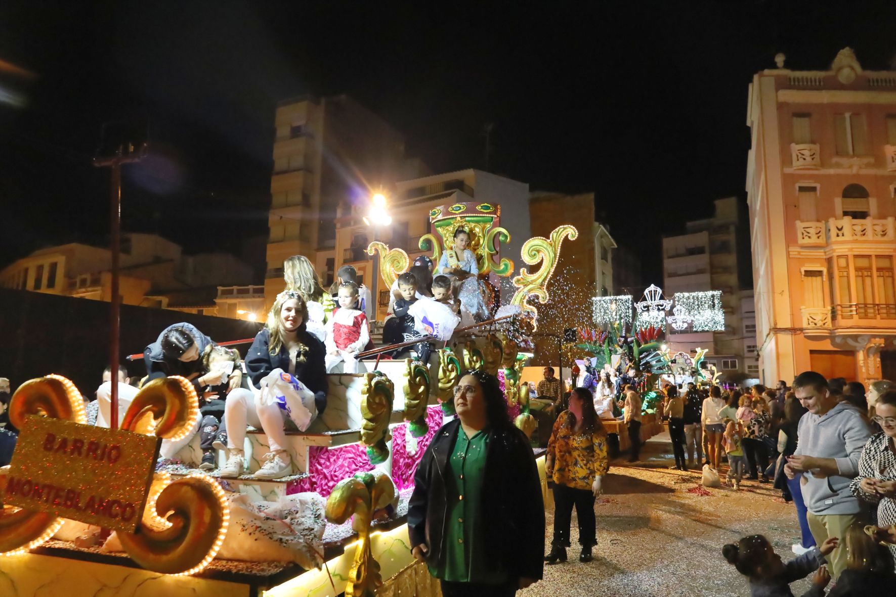 Todas las fotos del colorido desfile de carrozas de la Fira d'Onda