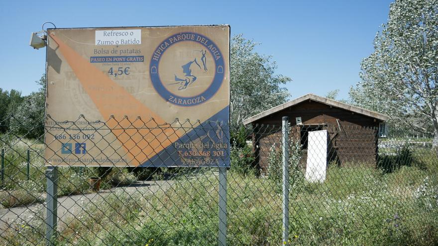 La cara y la cruz del Parque del Agua: del verde primavera a las instalaciones abandonadas a su suerte