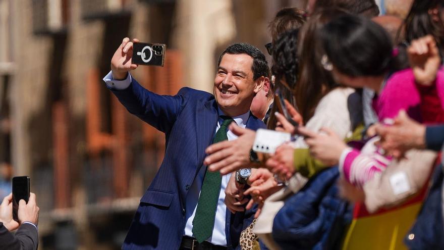 El PP perfila una campaña de centro, con ‘marca Juanma’, acento andaluz y distancia de Madrid y Vox
