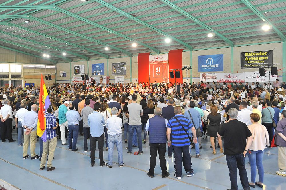 Pedro Sánchez abarrota el polideportivo de Carrús