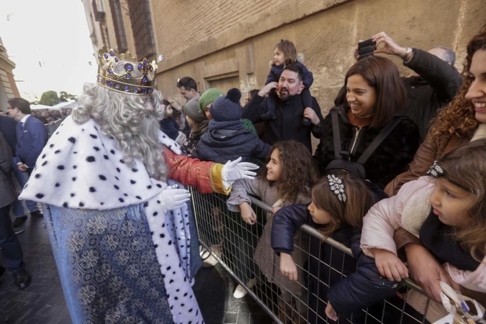 Los Reyes Magos llegan a Murcia repartiendo Roscón