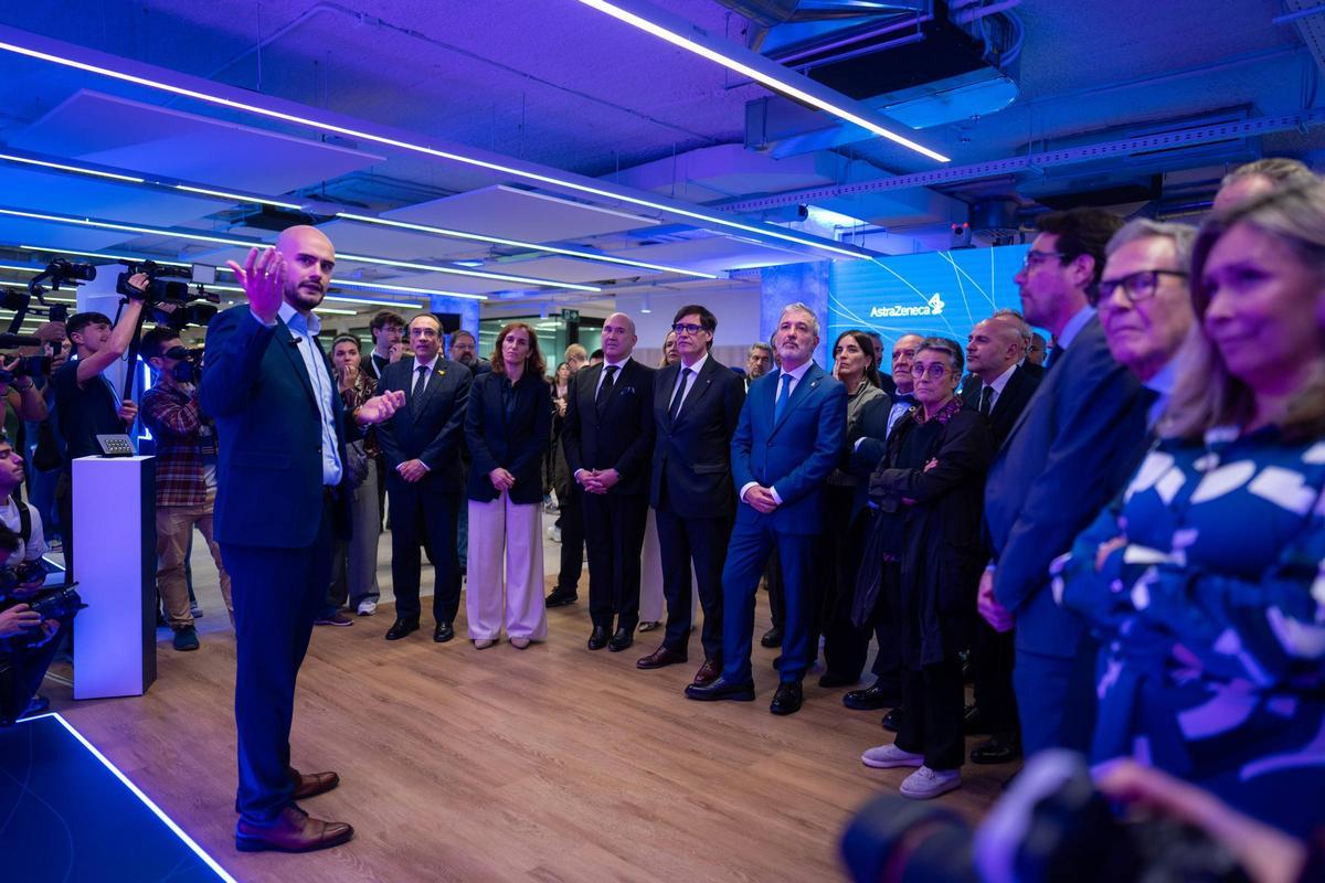 Autoridades este lunes en la inauguración del AstraZeneca Global Hub de Barcelona.