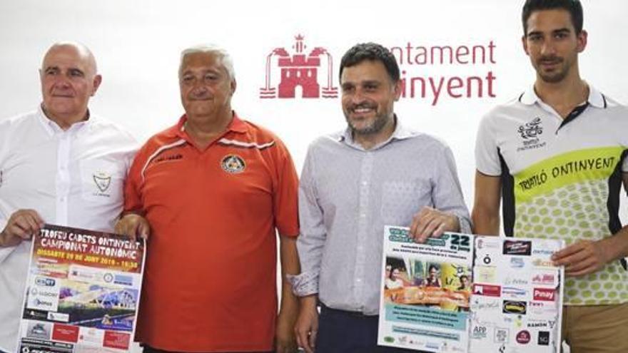 Más de 900 deportistas compiten en Ontinyent en acuatlón, fútbol y ciclismo