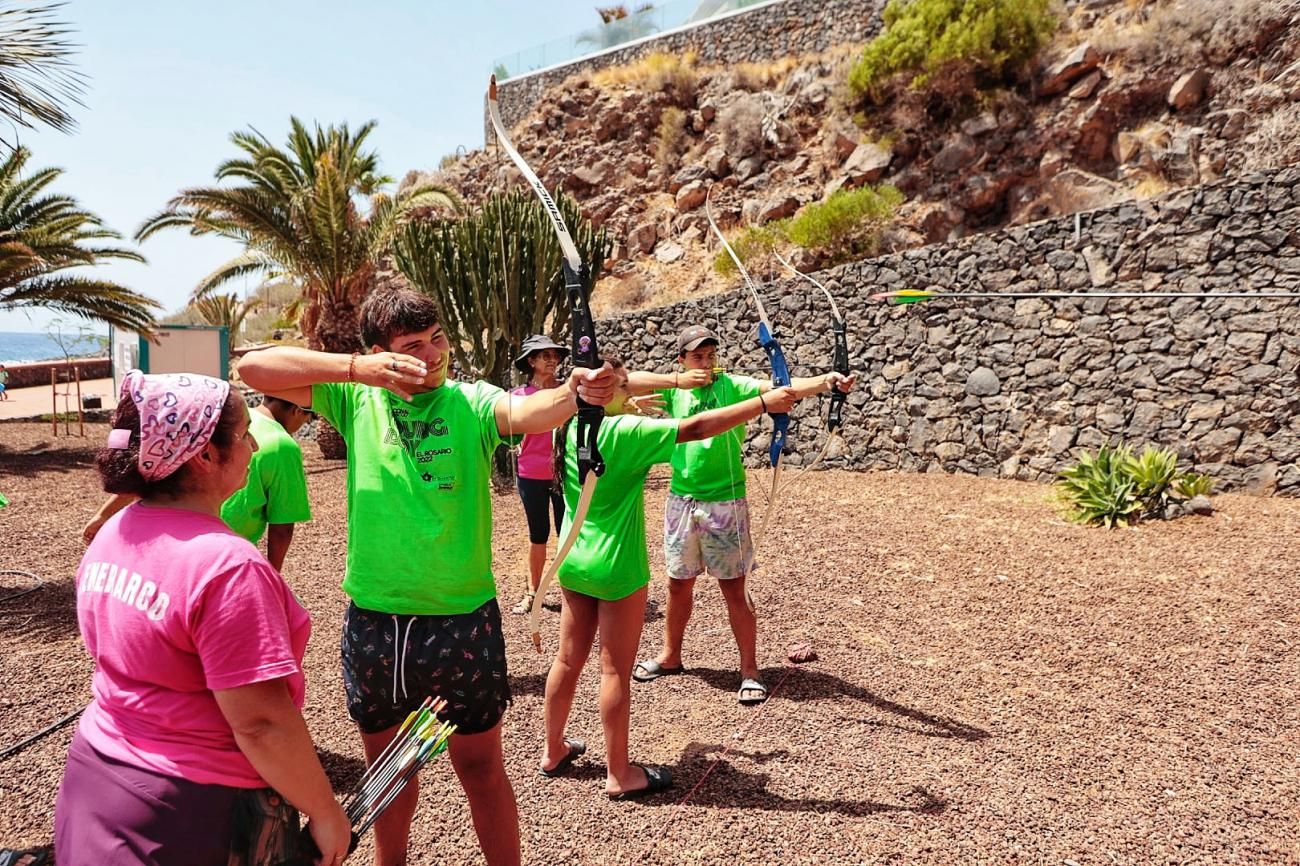 Actividades deportivas y recreativas en la playa de La Nea