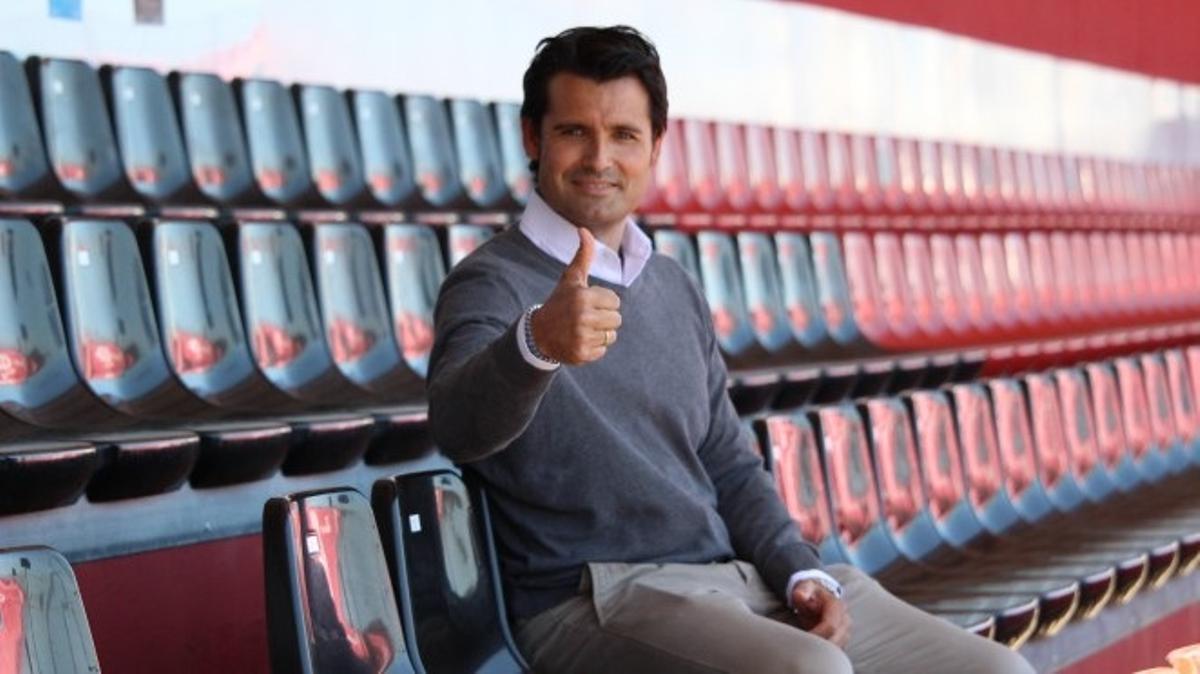 Lolo Escobar, durante su presentación como entrenador del Mirandés en 2020.