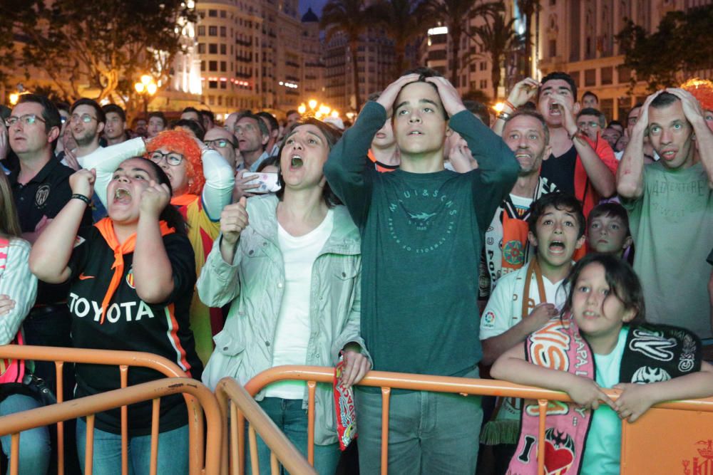 Ambiente en la plaza del Ayuntamiento de València