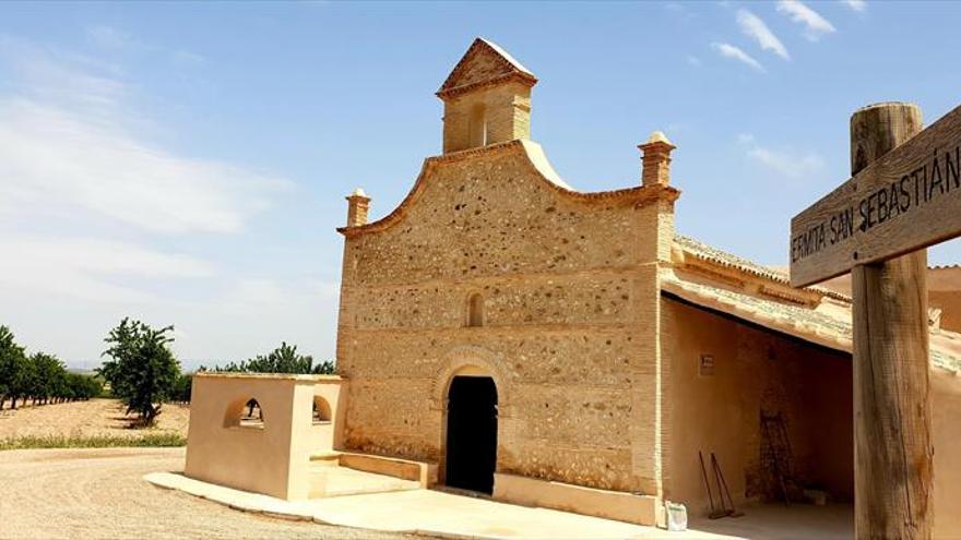 Magallón inaugura las obras de restauración de la ermita de La Loteta