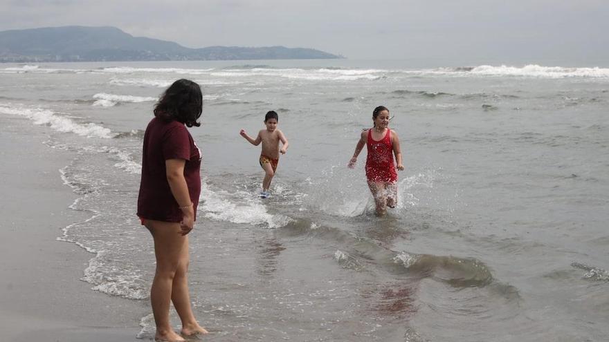 Baja ocupación en las playas castellonenses, abiertas de nuevo al baño