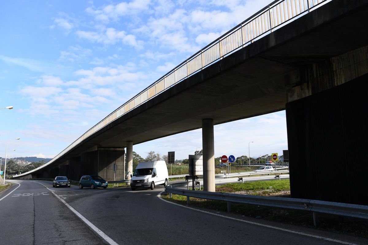 El viaducto que conduce desde la rotonda de bomberos a la carretera de Vilagarcía también desaparecerá.