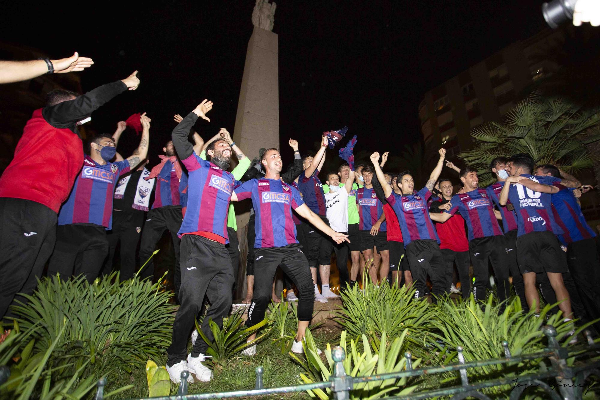 La UD Alzira celebra el ascenso a Segunda RFEF