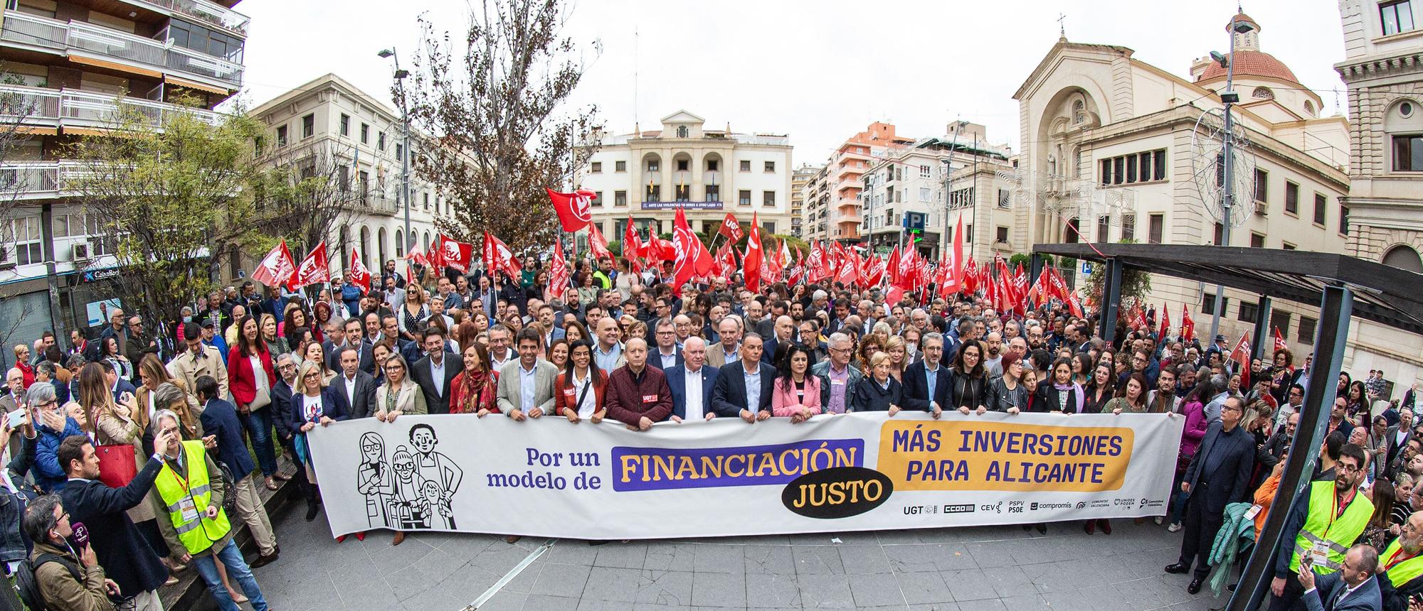 Concentración para reclamar una financiación justa para la provincia de Alicante