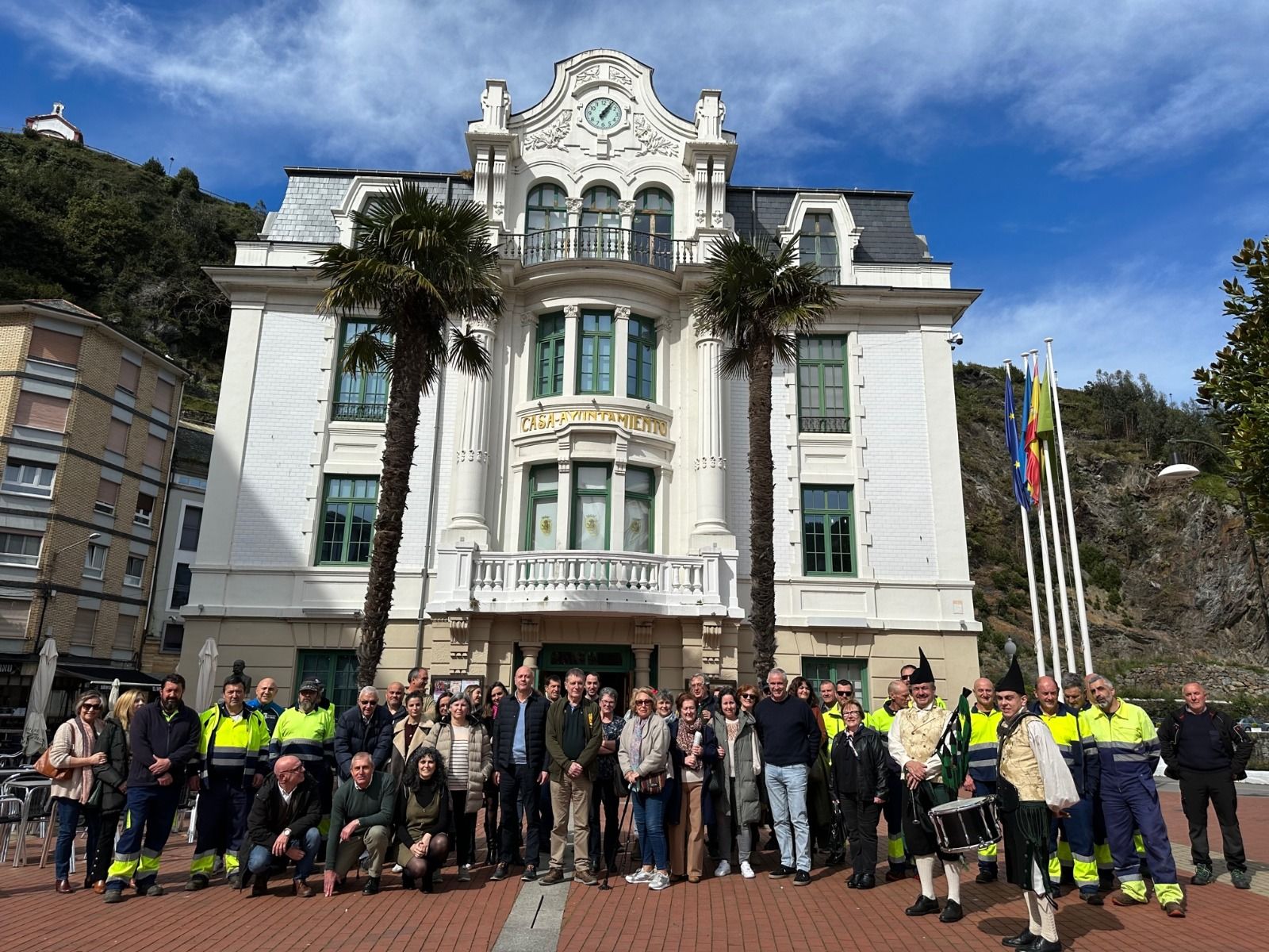 En imágenes: la fiesta de despedida del funcionario más antiguo de España