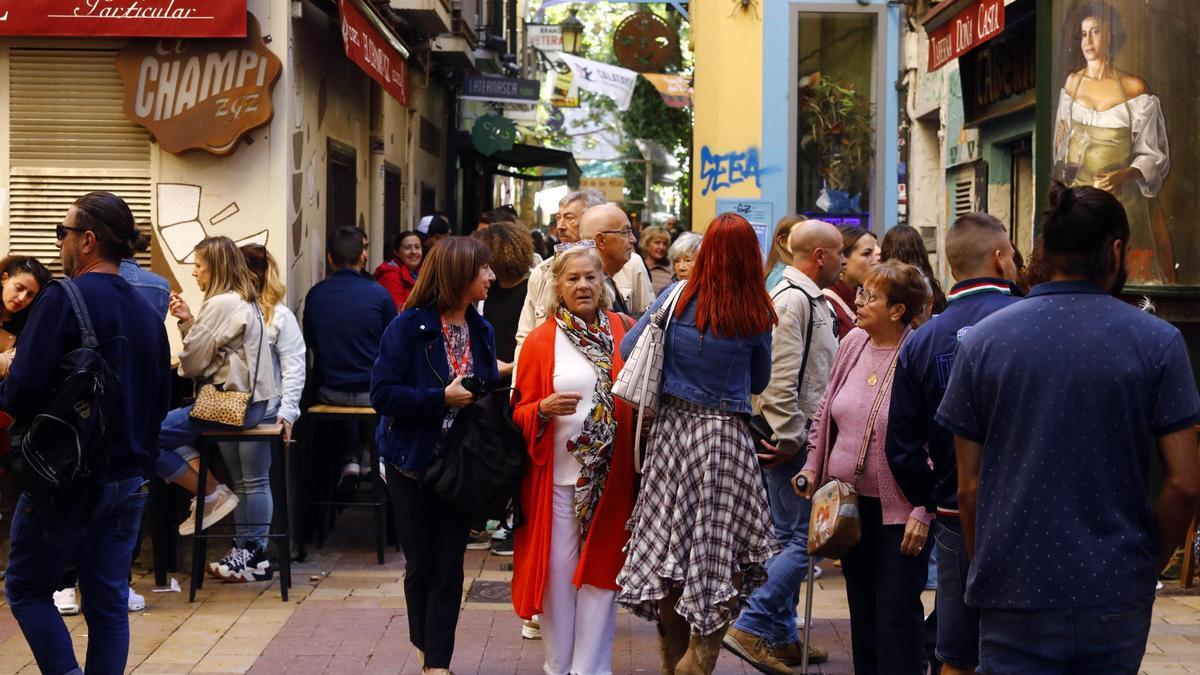 Aglomeraciones en una céntrica zona de Zaragoza.