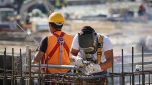 La regularització porta l’ocupació a un rècord de 22,5 milions mentre l’atur repunta al juliol