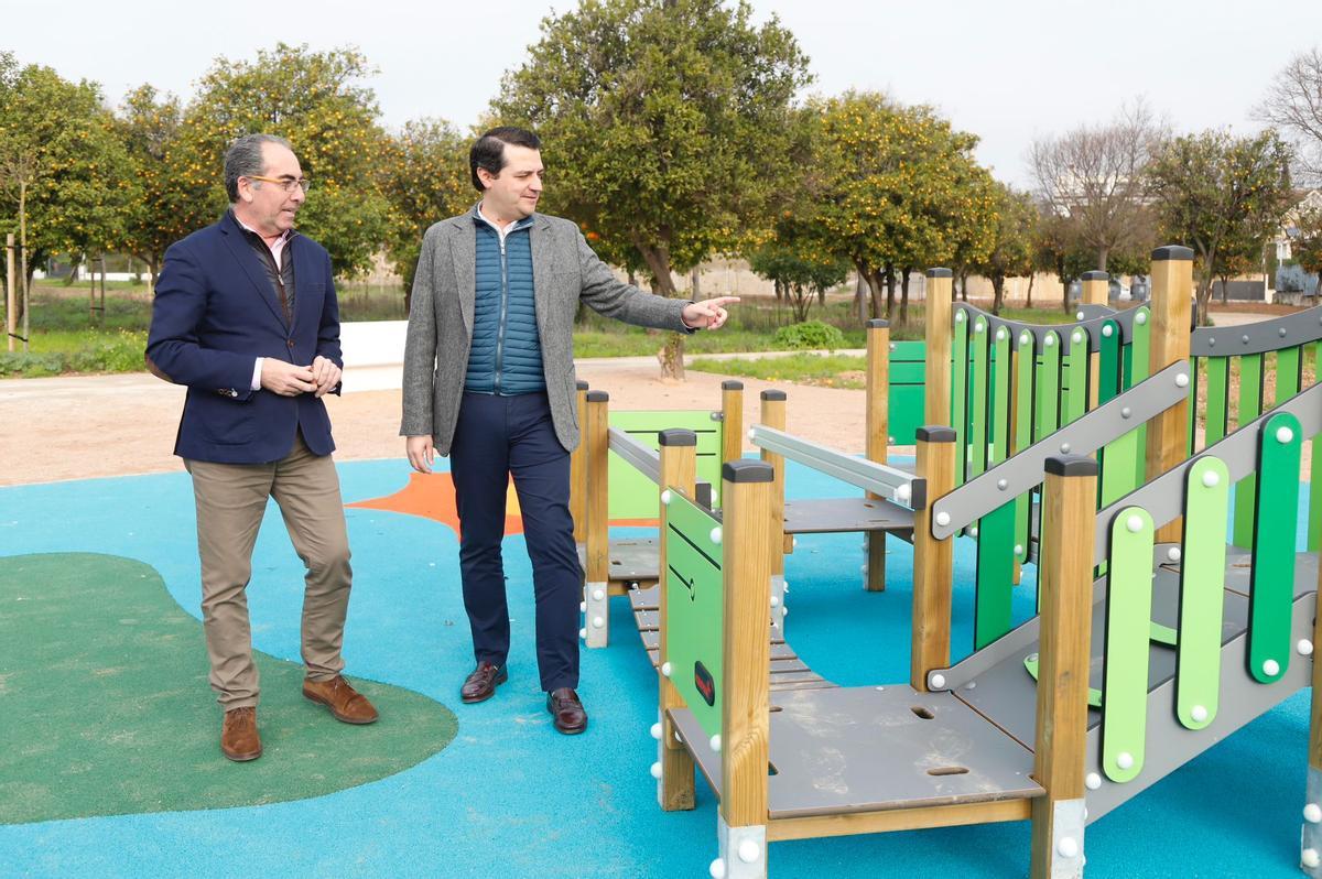 Álvarez y Bellido, en la zona infantil nueva del parque.