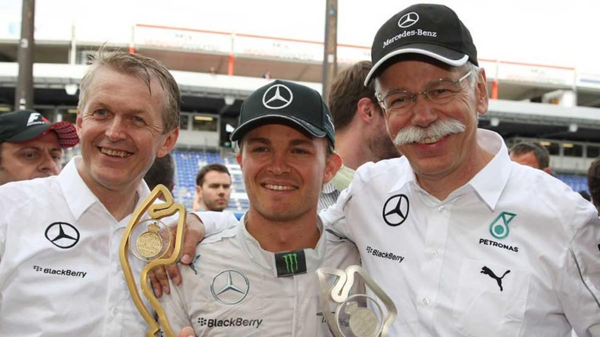 Dieter Zetsche con Rosberg en Mónaco