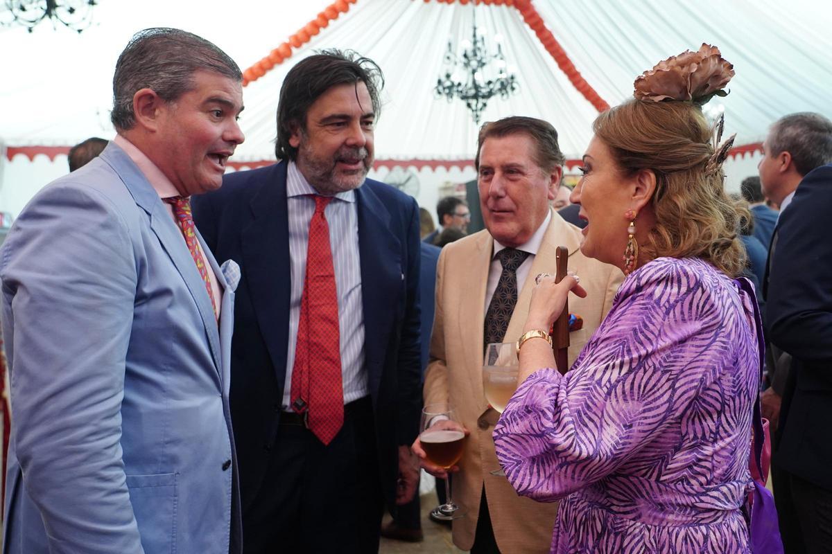 Manuel Parejo, director general de Flacema; José Manuel González, presidente de Cesur; Miguel Gallego, presidente de Migasa y su esposa