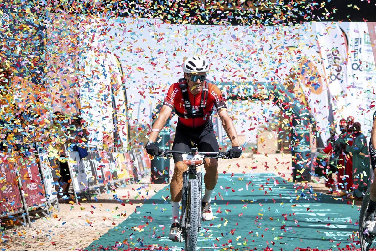 Luis León Sánchez se pone la corona en la Titan Desert Marruecos