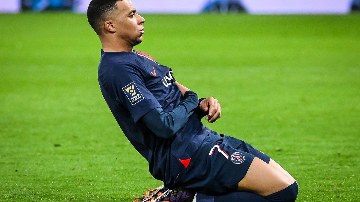 Kylian Mbappé celebra un gol con el PSG en el Trofeo de Campeones