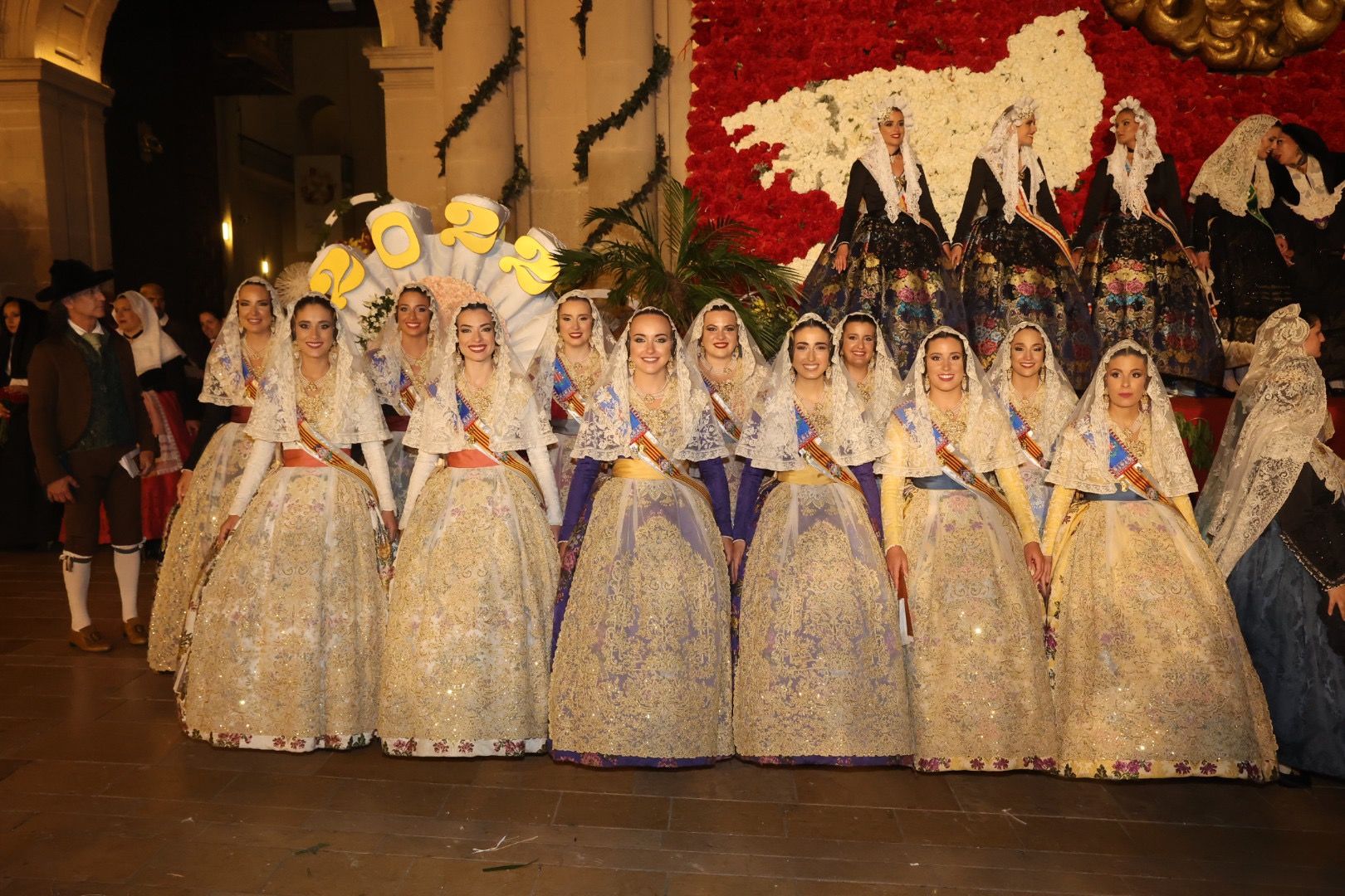 Carmen, Nerea y las dos cortes rematan la Ofrenda de Alicante