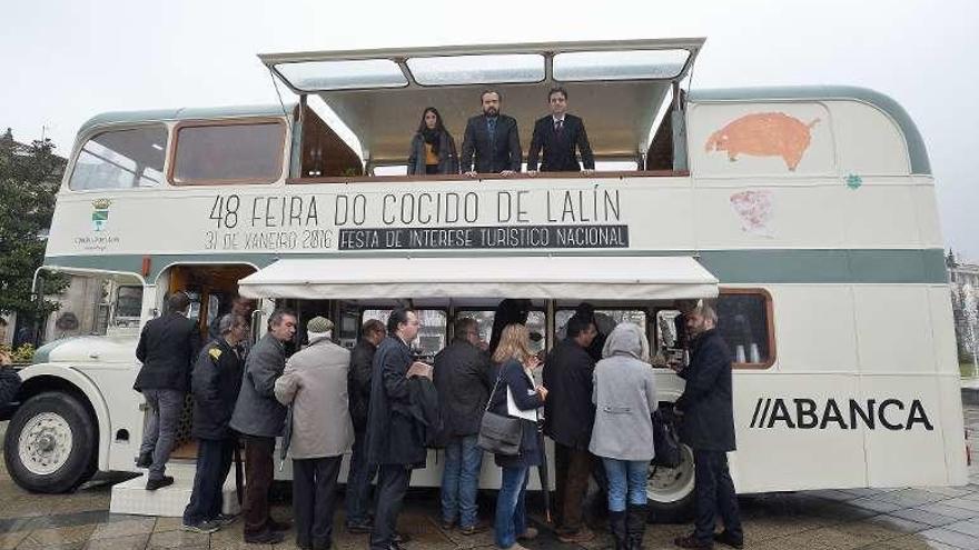 El bus do Cocido en Ruta en Braga. // Bernabé/Gutier