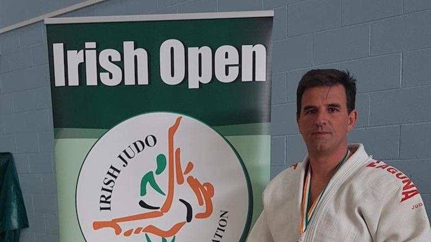 El judoka malagueño, con su medalla de bronce conseguida en el Irish Open.