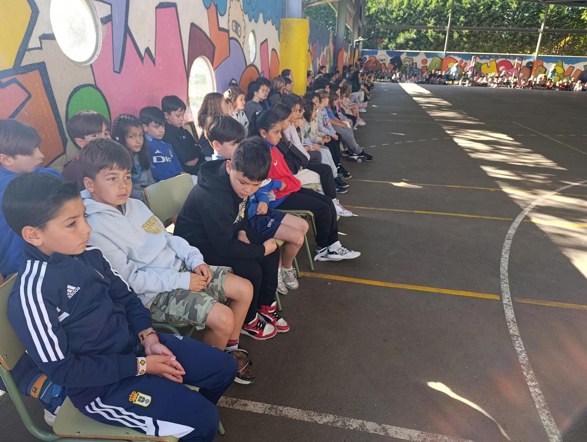Así fue la exhibición de la Policía Nacional en el colegio La Fresneda, en Siero