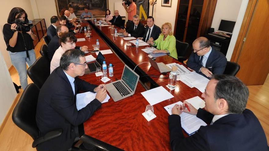 La reunión se celebró en la sede de la Consejería de Empleo y Universidades.