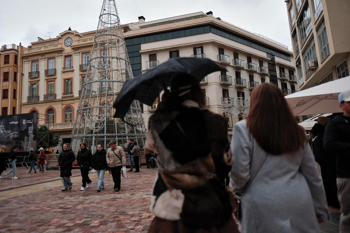 Málaga sufre los efectos del viento y la lluvia durante la alerta naranja
