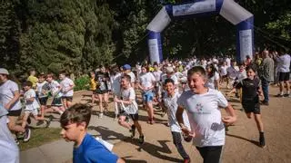 Un millar de alumnos corren a favor de Apnaba este viernes en Badajoz