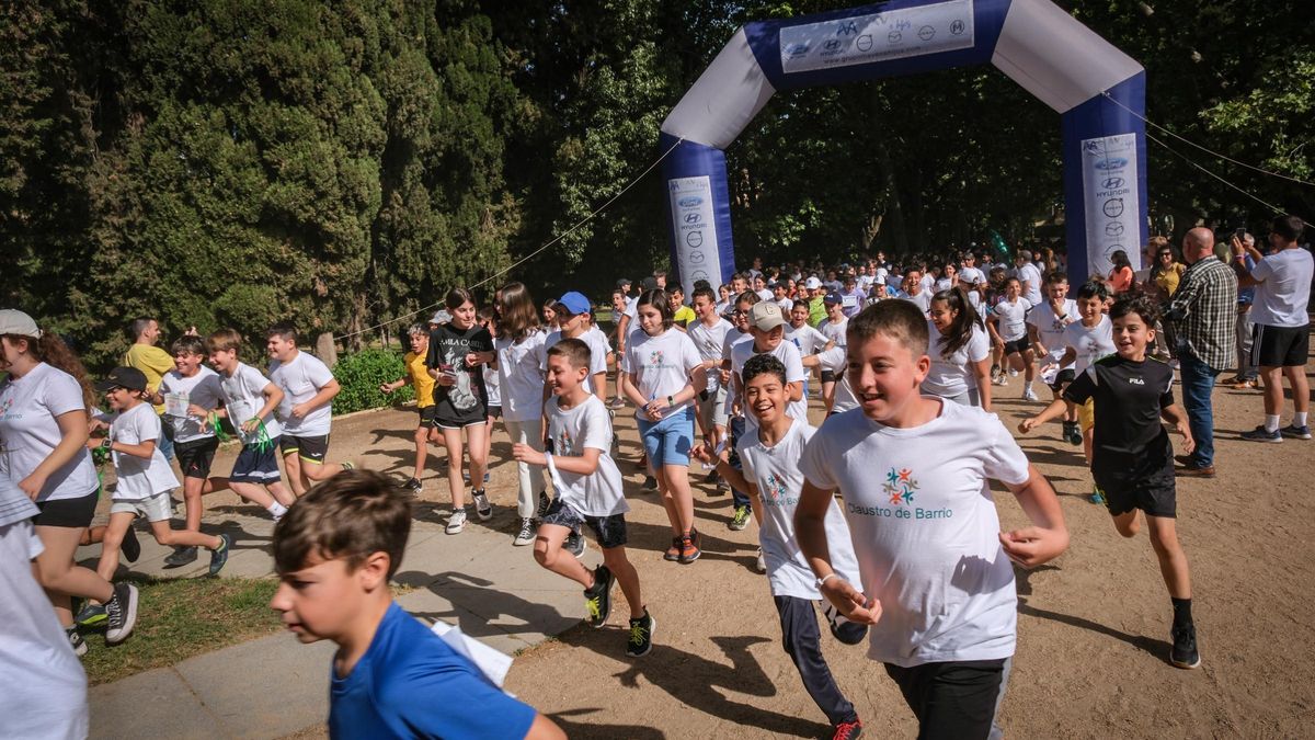 Participantes en la carrera solidaria del año pasado en el parque de la Legión.