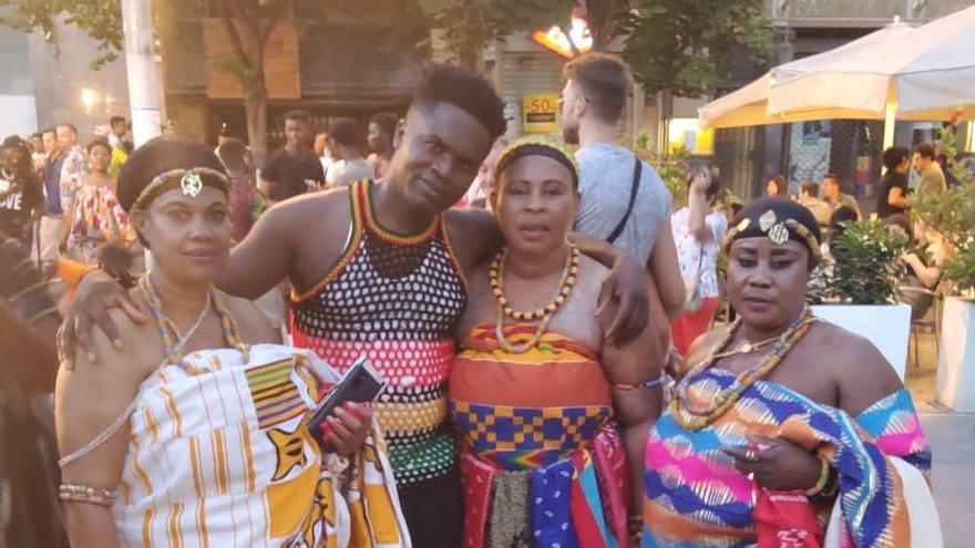Festa solidària de la comunitat de Ghana, a la plaça Catalunya de Manresa