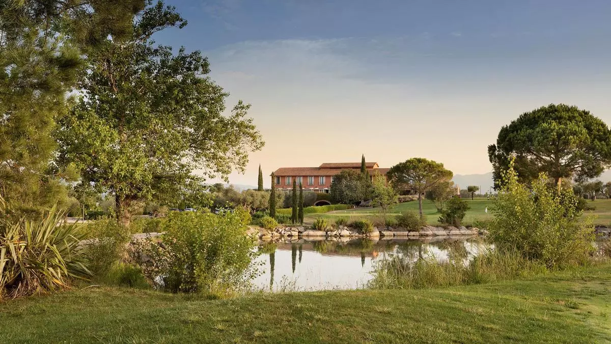El hotel del Empordà para vivir una escapada única esta primavera: spa, actividades, alta cocina y vinos