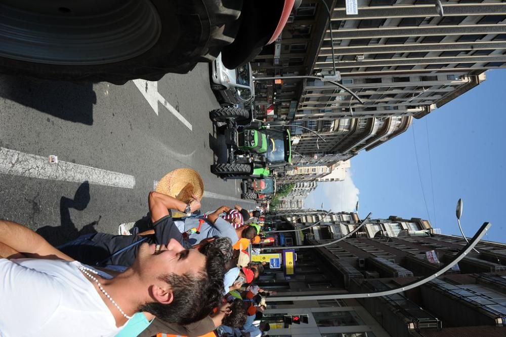 La Gran Vía de Murcia, paralizada por los agricultores