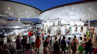 El mercadillo nocturno arranca en Las Setas con expectación para comerciantes y clientes