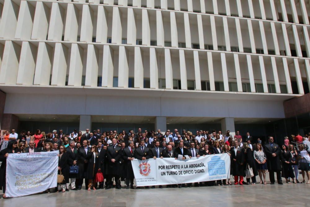 Los abogados malagueños se manifiestan en defensa del turno de oficio