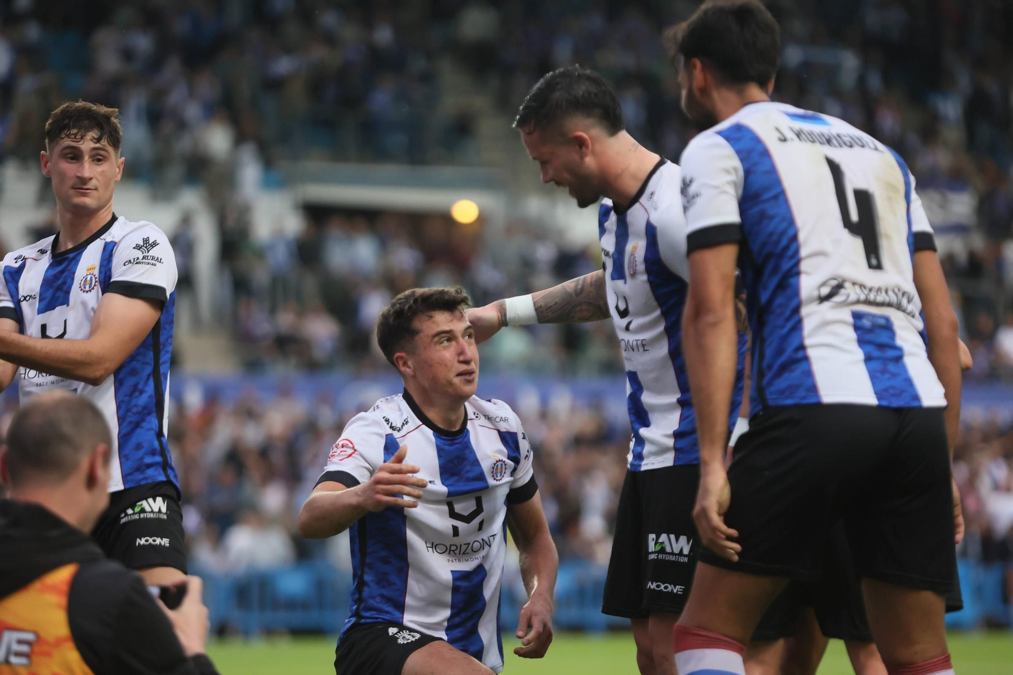 EN IMÁGENES: La final por el ascenso entre Avilés y Rayo Majadahonda vivida en el Suárez Puerta